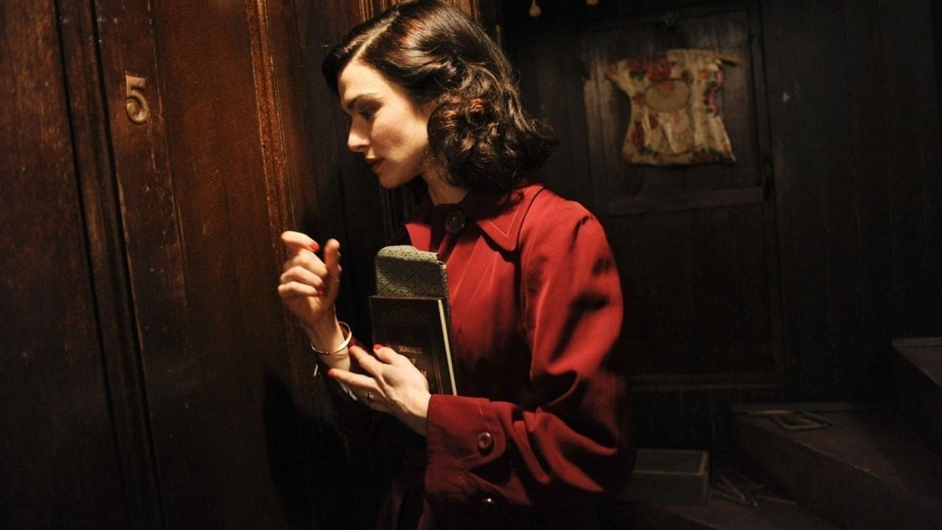 دانلود فیلم The Deep Blue Sea 2011